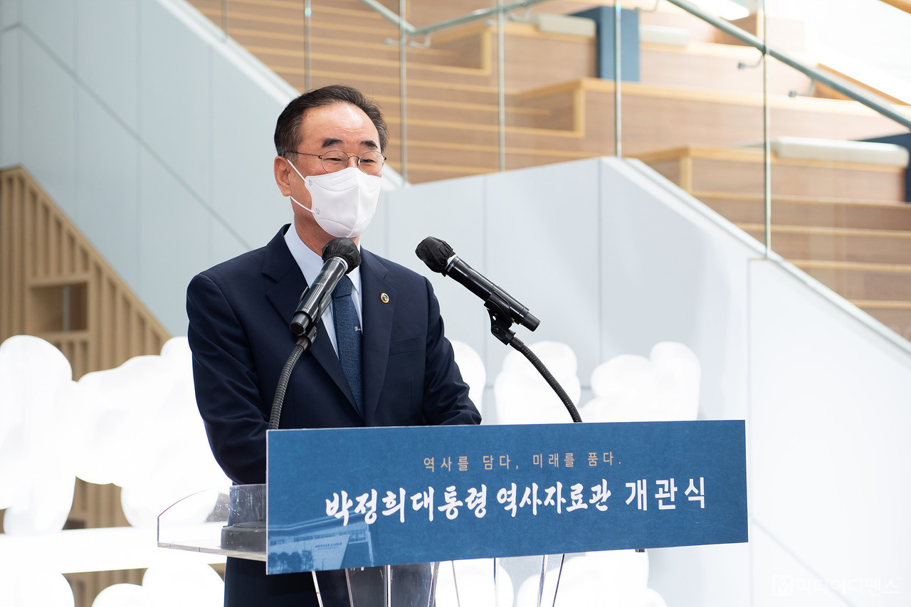 박정희대통령역사자료관이 28일 11시 공식 개관했다. 장세용구미시장이 개회사를 하고 있다.