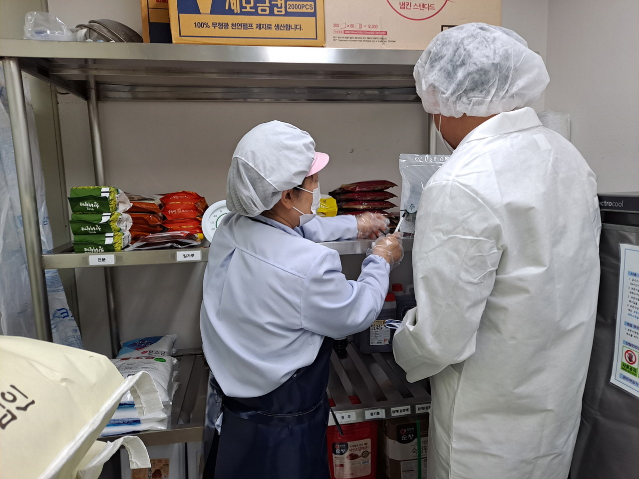 김천시는 시민이 안전한 식품을 소비할 수 있도록 오는 18일부터 22일까지 뷔페․배달음식점 등의 위생관리 상태를 집중 점검한다.