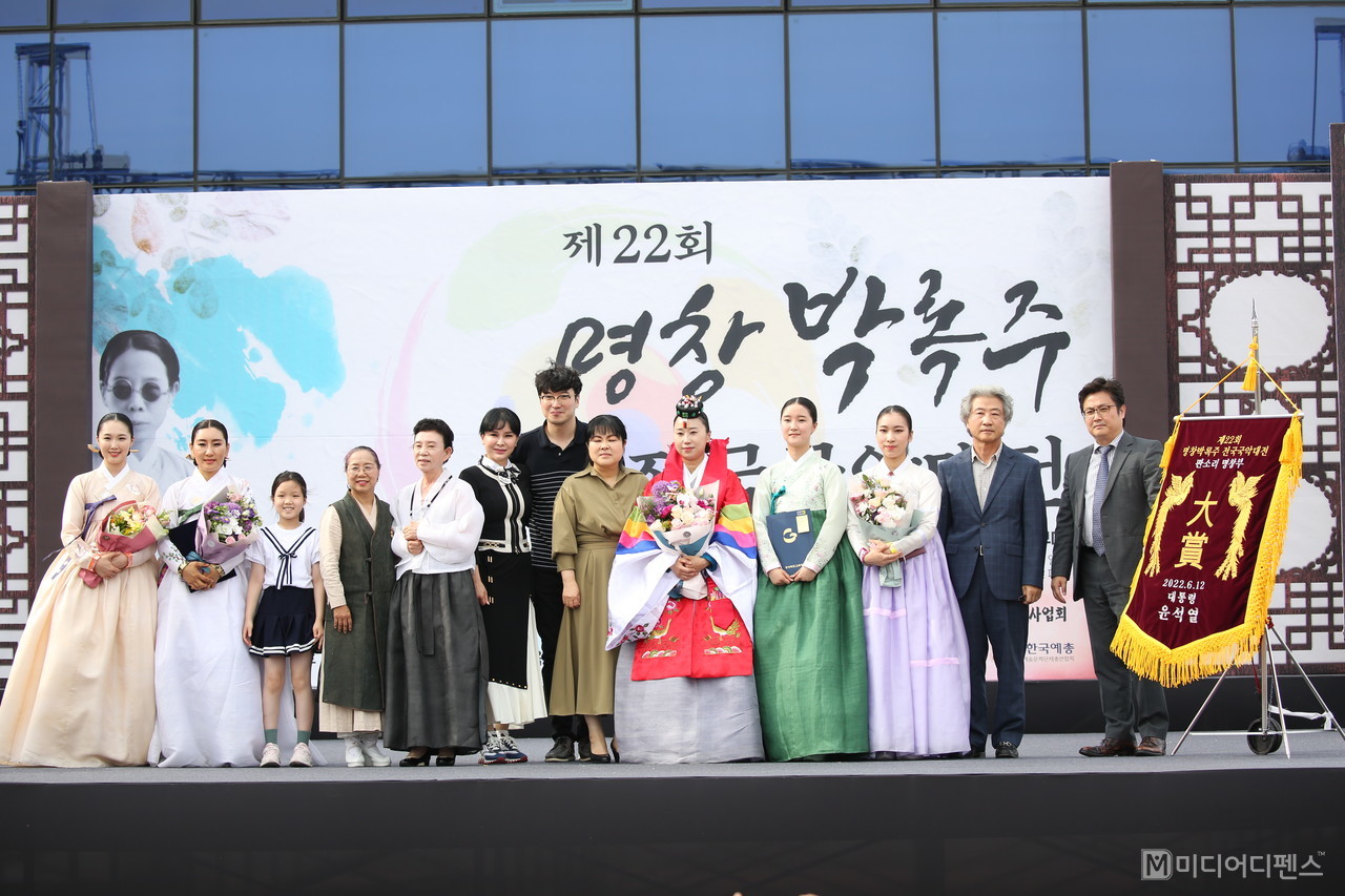 제22회 명창 박록주선생 전국국악대전 수상자 및 내빈 단체사진
