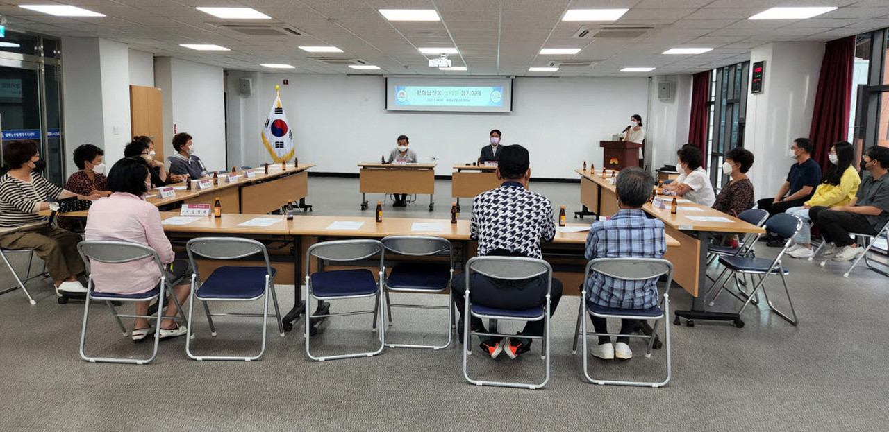 김천시 평화남산동(동장 이우원)에서는 지난 14일 동 행정복지센터 2층 회의실에서 농악단 7월 정기회의를 개최했다.