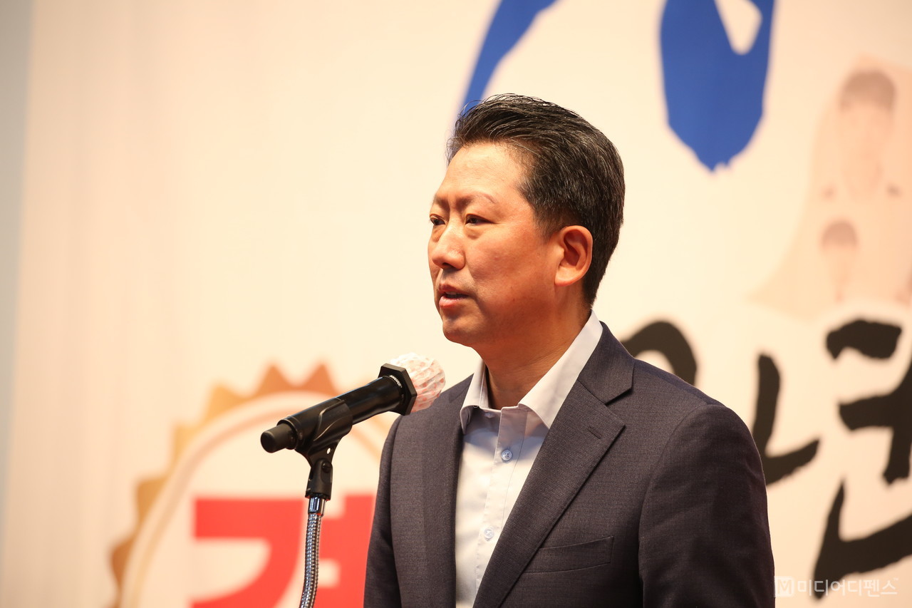 김장호 구미시장이 3년 연속 전국 제패한 제57회 전국기능경기대회 경북 선수단 해단식에서 축사를 하고있다.
