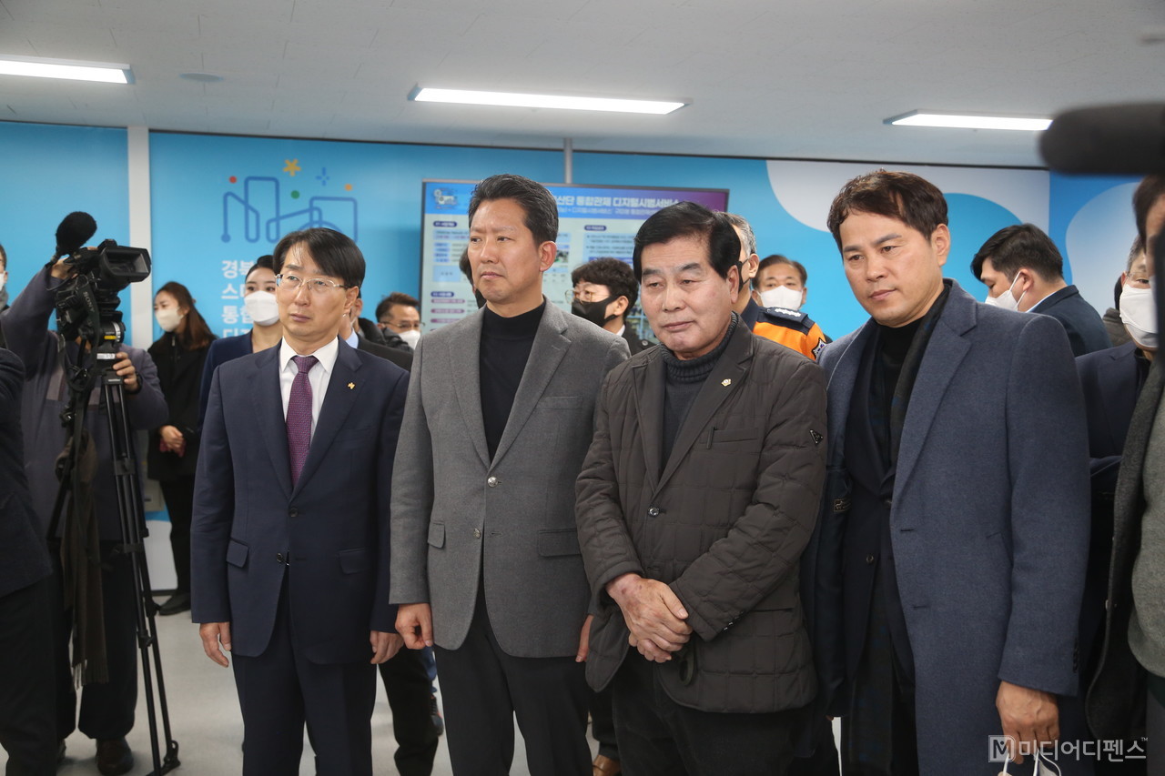 경북 구미스마트그린산단  통합관제센터 개소식이 12월20일 오후2시 금오테크노밸리 웨어러블센터 2층에서 개최되었다.-시찰-