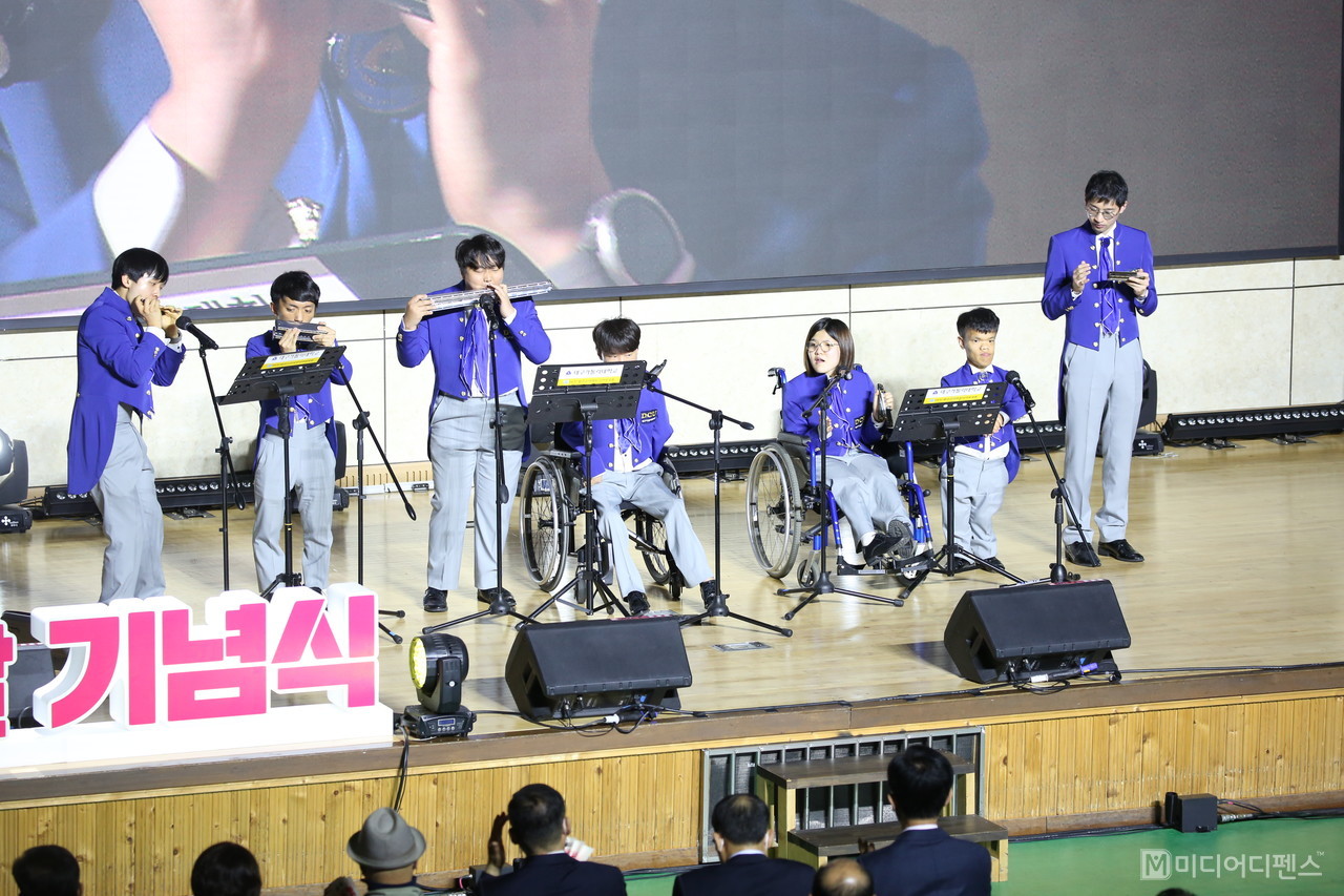 제43회장애인의날 기념식-맑은소리 하모니카앙상블 축하공연-