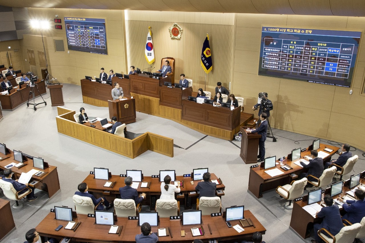 윤동호 경상북도의회 의원이 제340회 도정질문을 통해 경북교육청에 대한 해법제시를 하며 대안마련을 촉구했다.