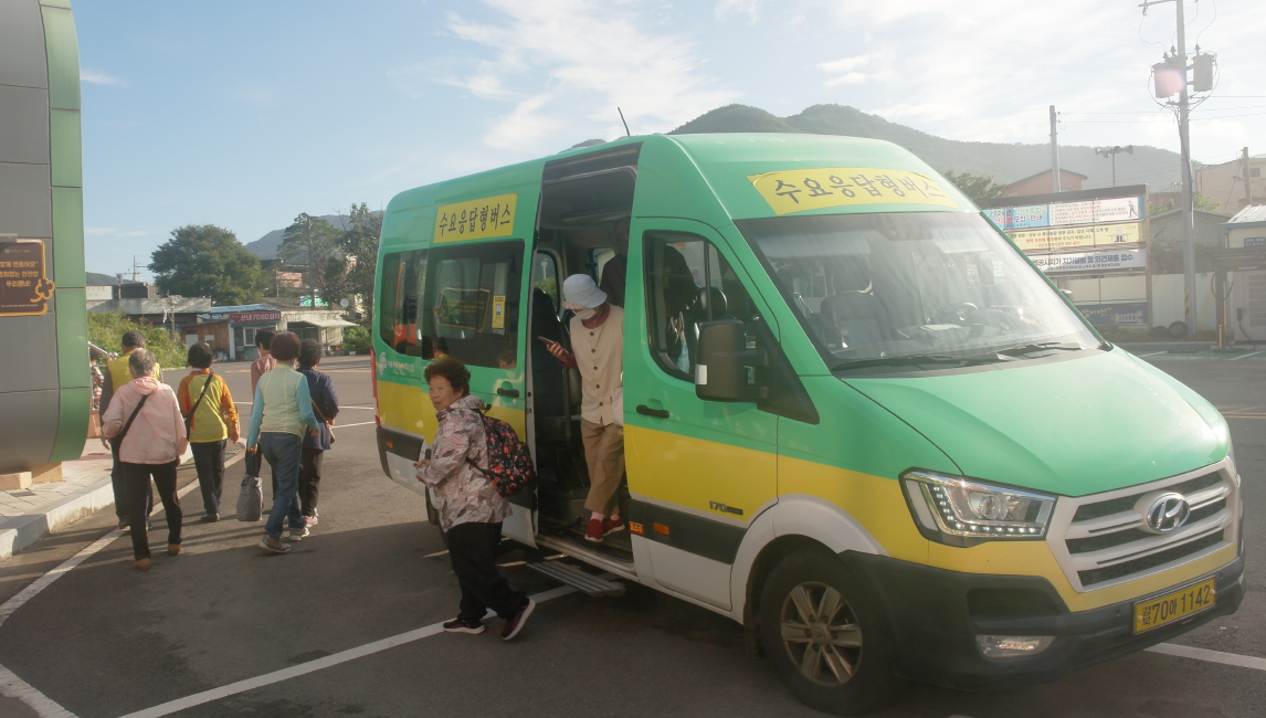경주 산내면에 운행중인 수요 응답형 버스가 어르신들의 높은 이용율을 나타내고 있다.