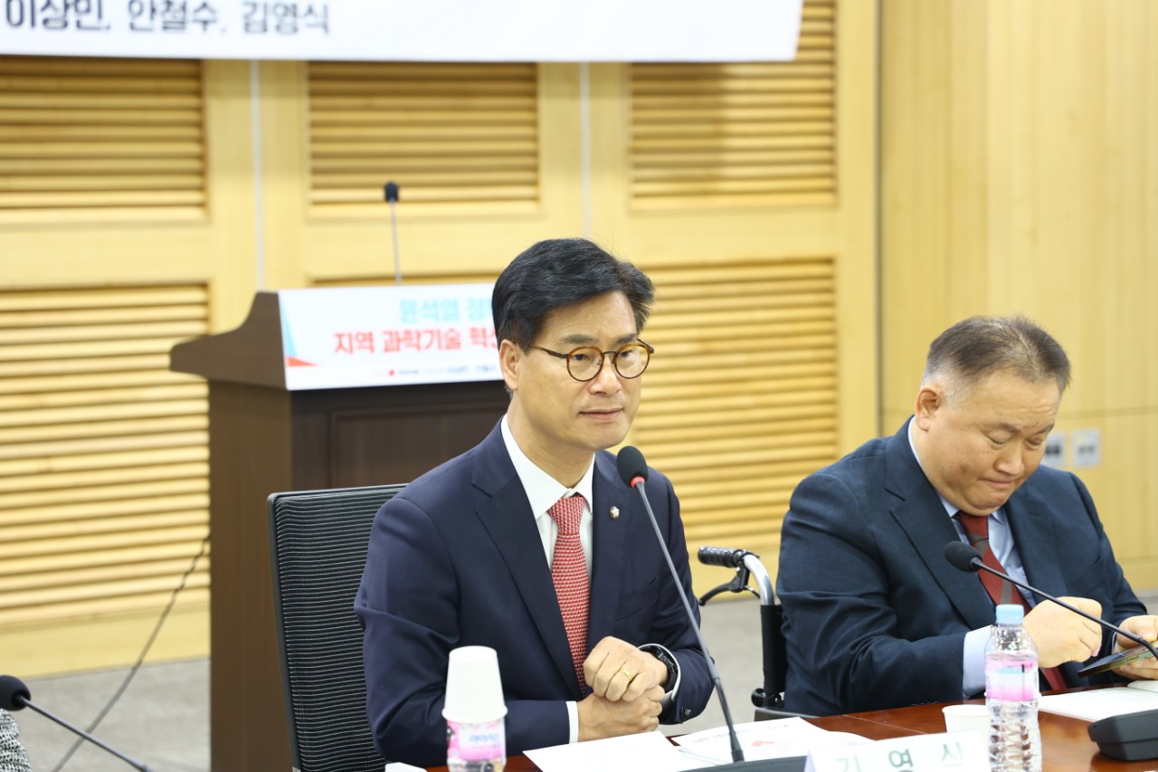 김영식,이상민,안철수의원이 공동주최하는 윤석열정부 지역 과학 혁신세미나가 25일, 국회의원 제2세미나실에서 열렸다.